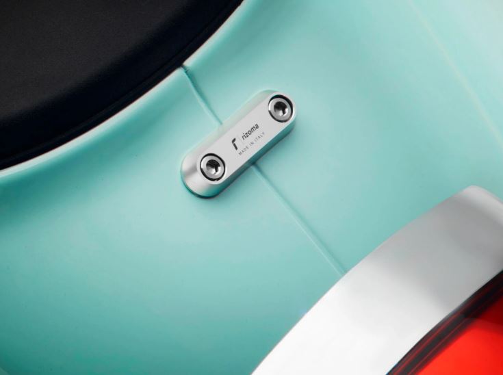 Cache fileté RIZOMA étrier de maintien passager pour Vespa GTS/GTS Super/GTV/Primavera, argenté