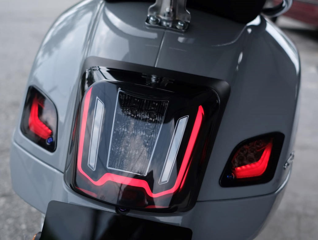 Feu arrière ZELIONI pour Vespa GTS/GTS Super 125-300ccm HPE, teinté
