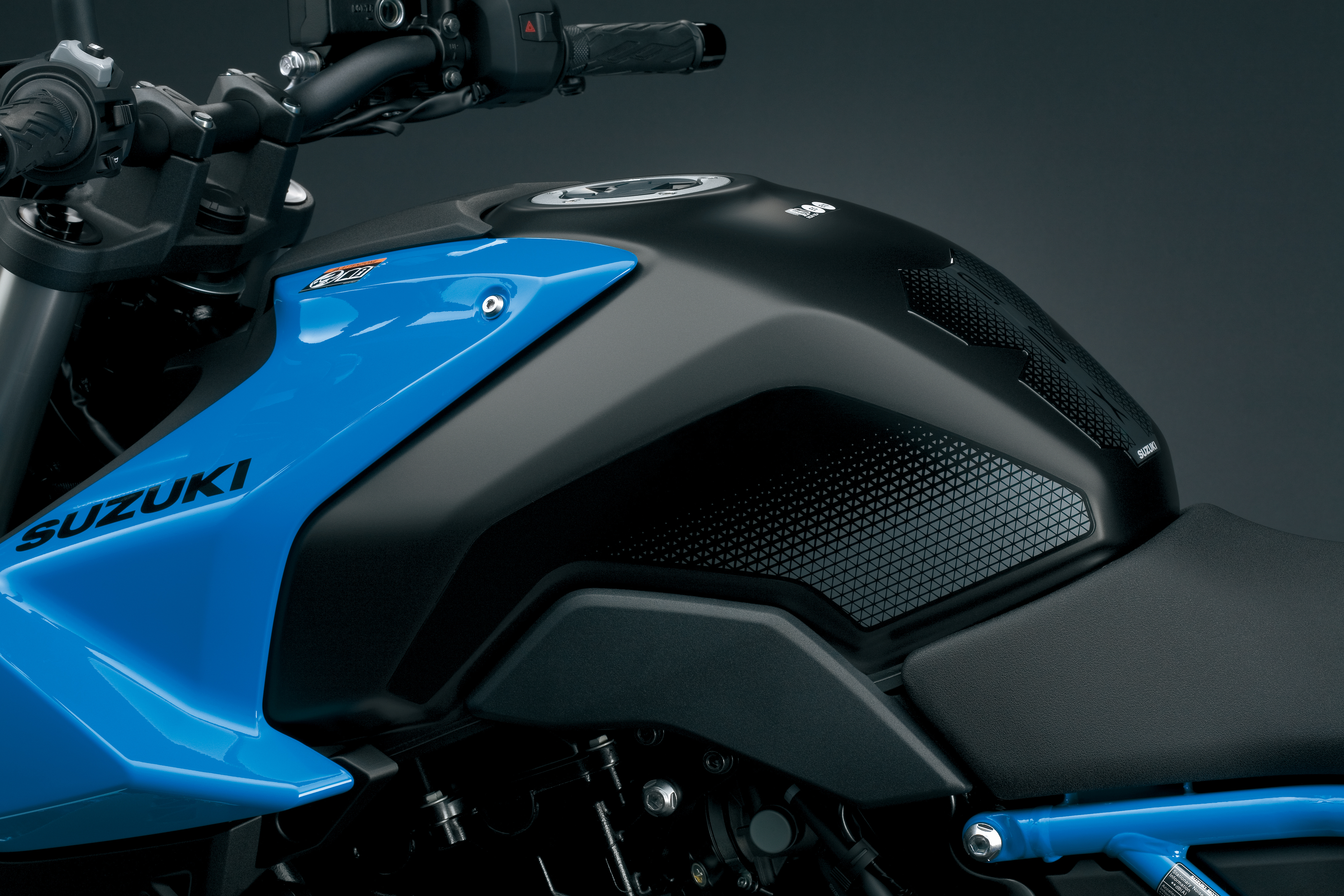 Film de protection latéral pour réservoir Suzuki GSX-8S 2023- Accessoires d'origine