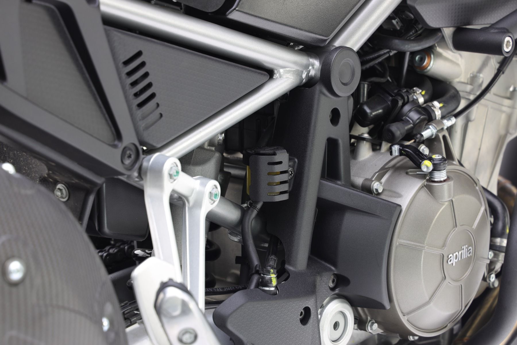 Protection pour le réservoir de liquide de frein arrière pour Aprilia Tuareg 660