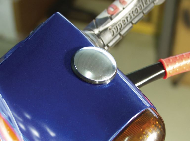 Cache trou de rétroviseur gauche & droite pour Vespa, chrome