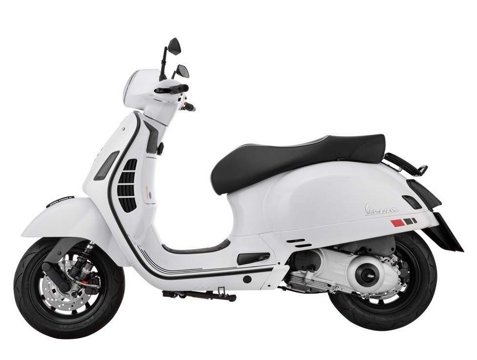 Cadre feu arrière pour Vespa GTS/GTS Super/GTV 125-300ccm ('14-'18), carbone enveloppé