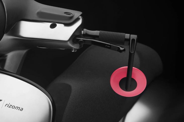 Poignées RIZOMA Urlo RS Ø 22/24 mm L 128 mm pour Vespa GTS/GTS Super/GTV, noir anodisé