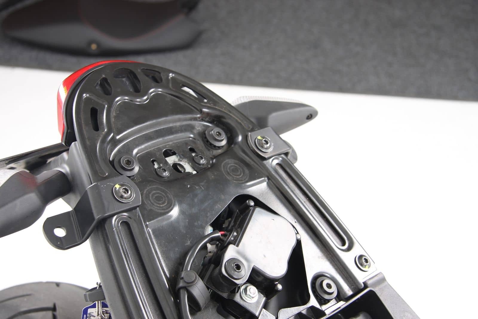 Support latéral C-Bow noir pour Ducati Monster 1100 Evo (11-13) Hepco & Becker