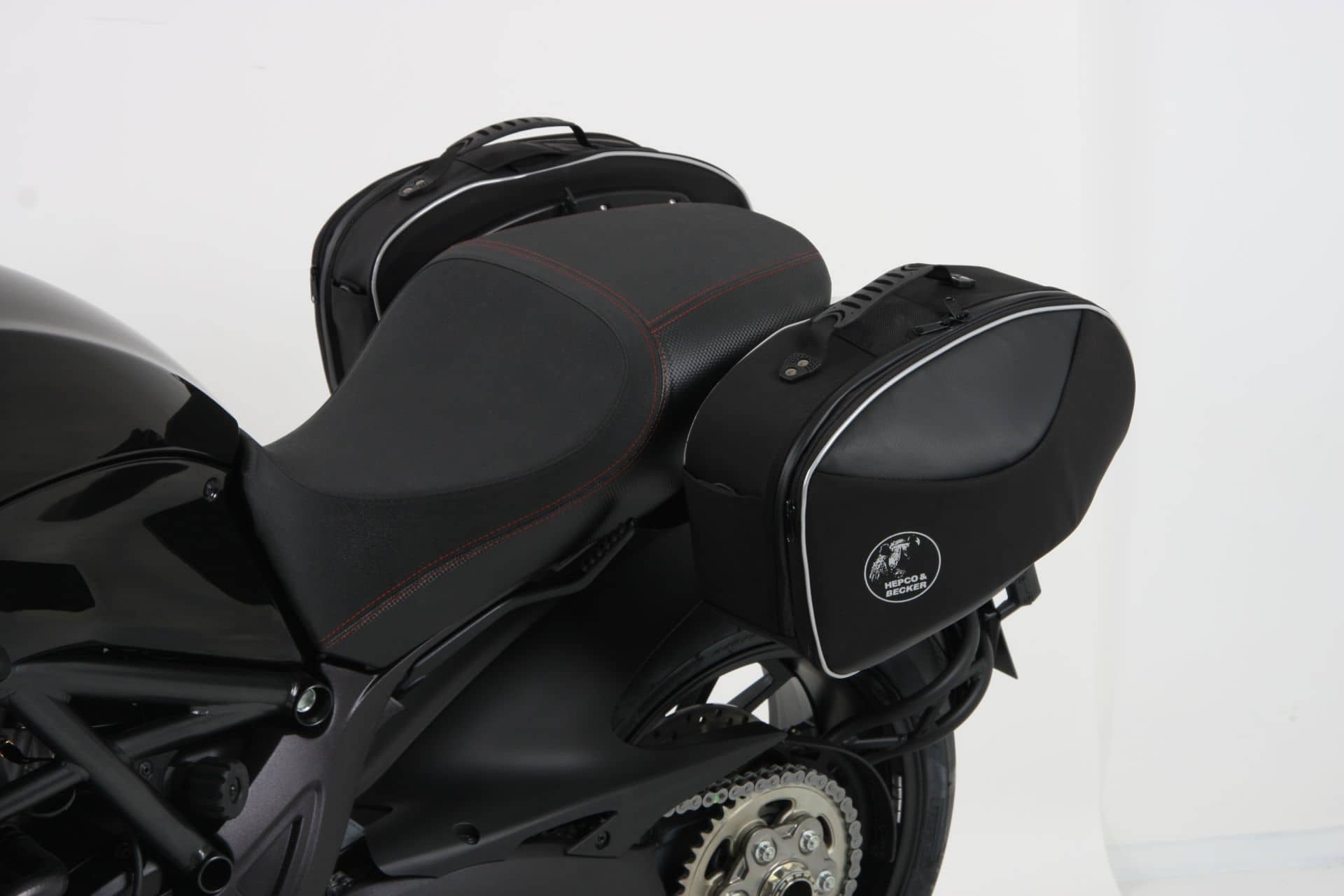 Support latéral C-Bow noir pour Ducati Diavel 1200 (11-18) Hepco & Becker