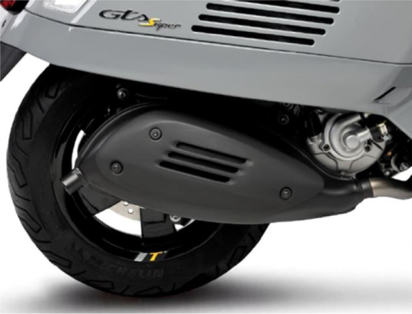 Kit d'habillage "Black Kit" pour Vespa GTS Super Tech HPE