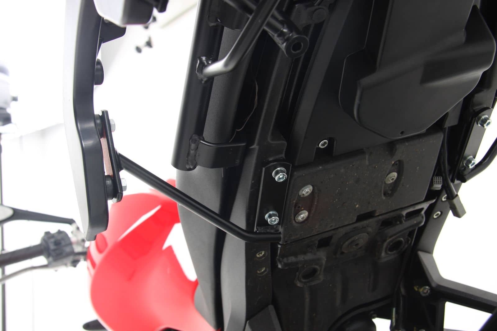 Support latéral C-Bow noir pour Ducati Monster 1100 Evo (11-13) Hepco & Becker