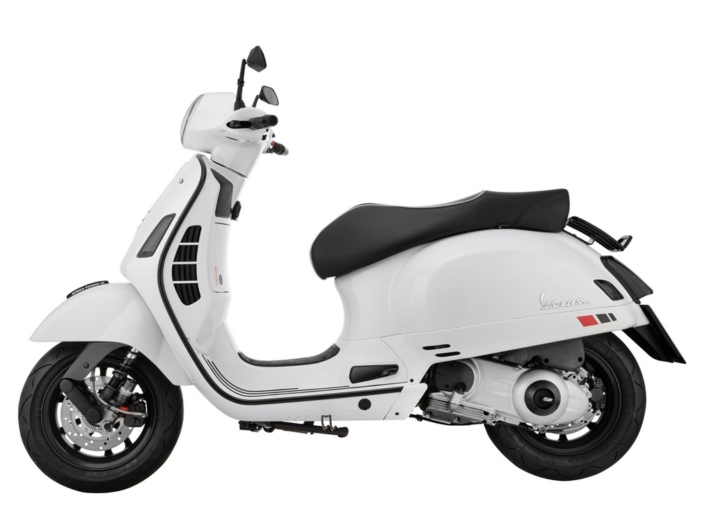 Cadre feu arrière pour Vespa GTS/GTS Super HPE 125/300 ('19-22), noir mat