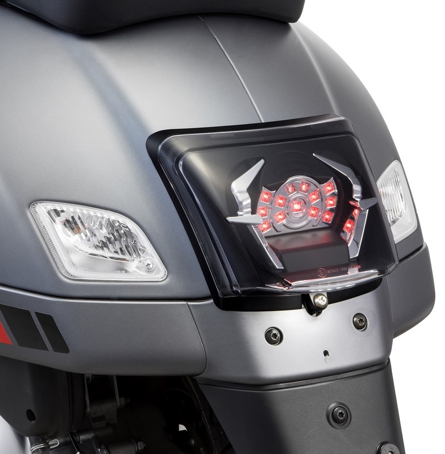 Conversion de feu arrière de cadre pour Vespa GTS/​GTS Super/​GTV 125-300ccm ('14-'18), noir mat