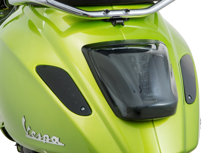 Feu arrière MK II teinté pour Vespa Primavera/Sprint 50-150ccm, bord - noir mat