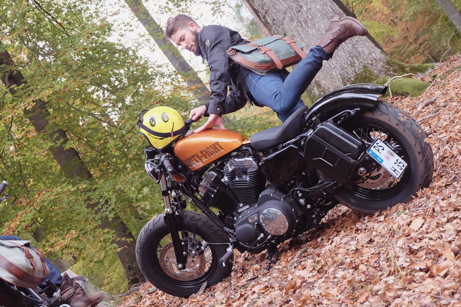 Bidon 4L avec support gauche Cutout noir pour V 9 Bobber (année 16-) Hepco & Becker