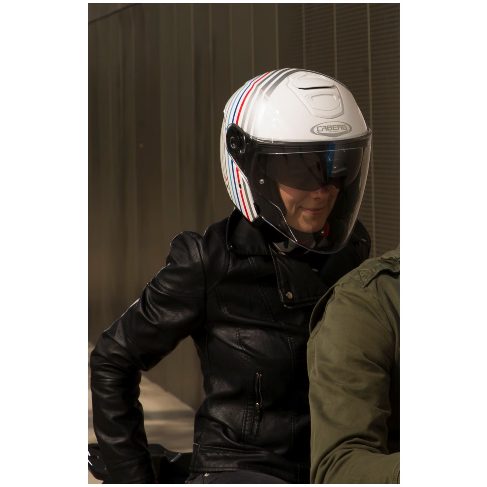 Caberg casque Flyon Bakari, blanc/argent-bleu-rouge