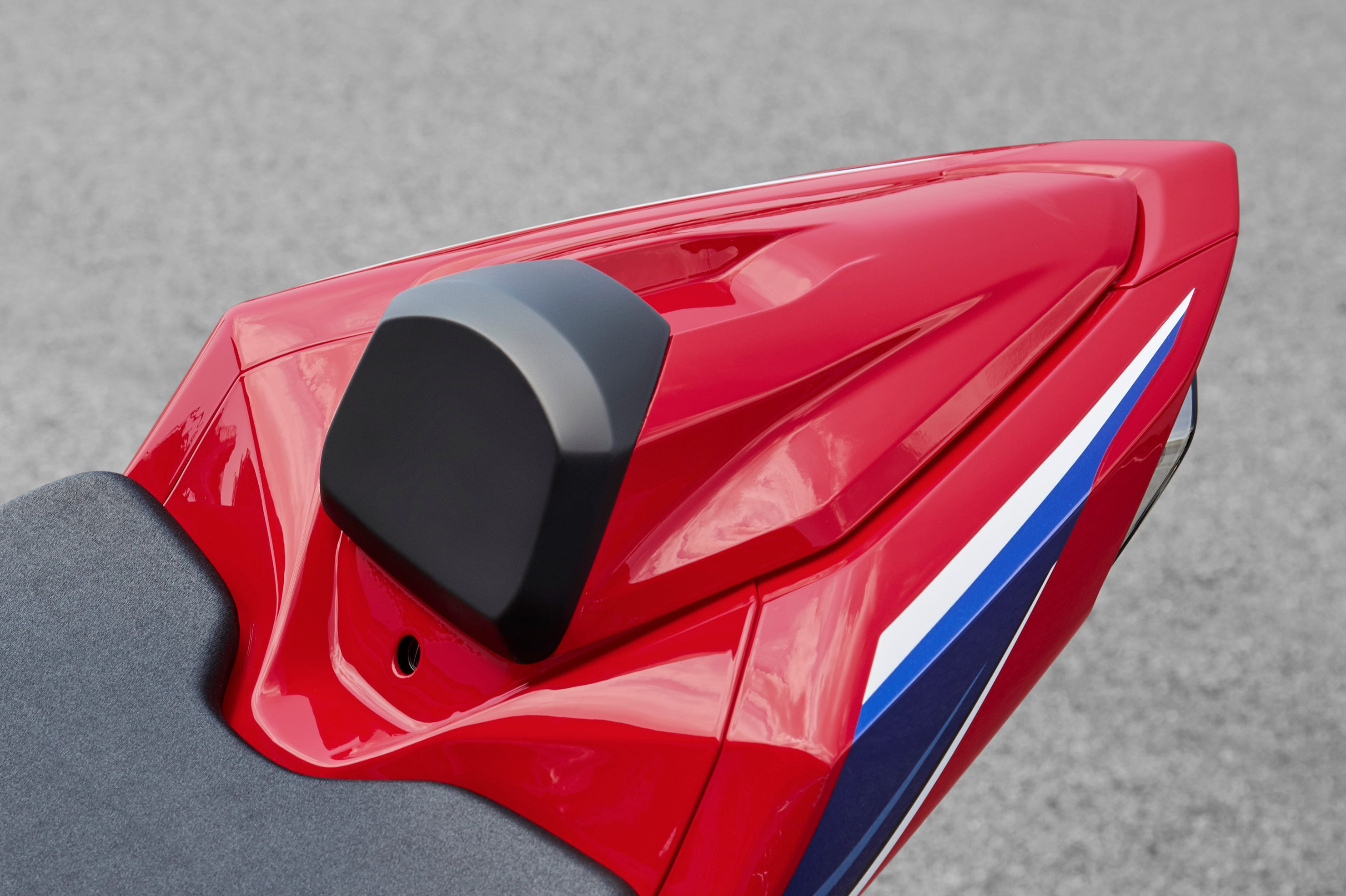 Housse de passager rouge (R380) pour Honda CBR1000RR-R BJ 20-