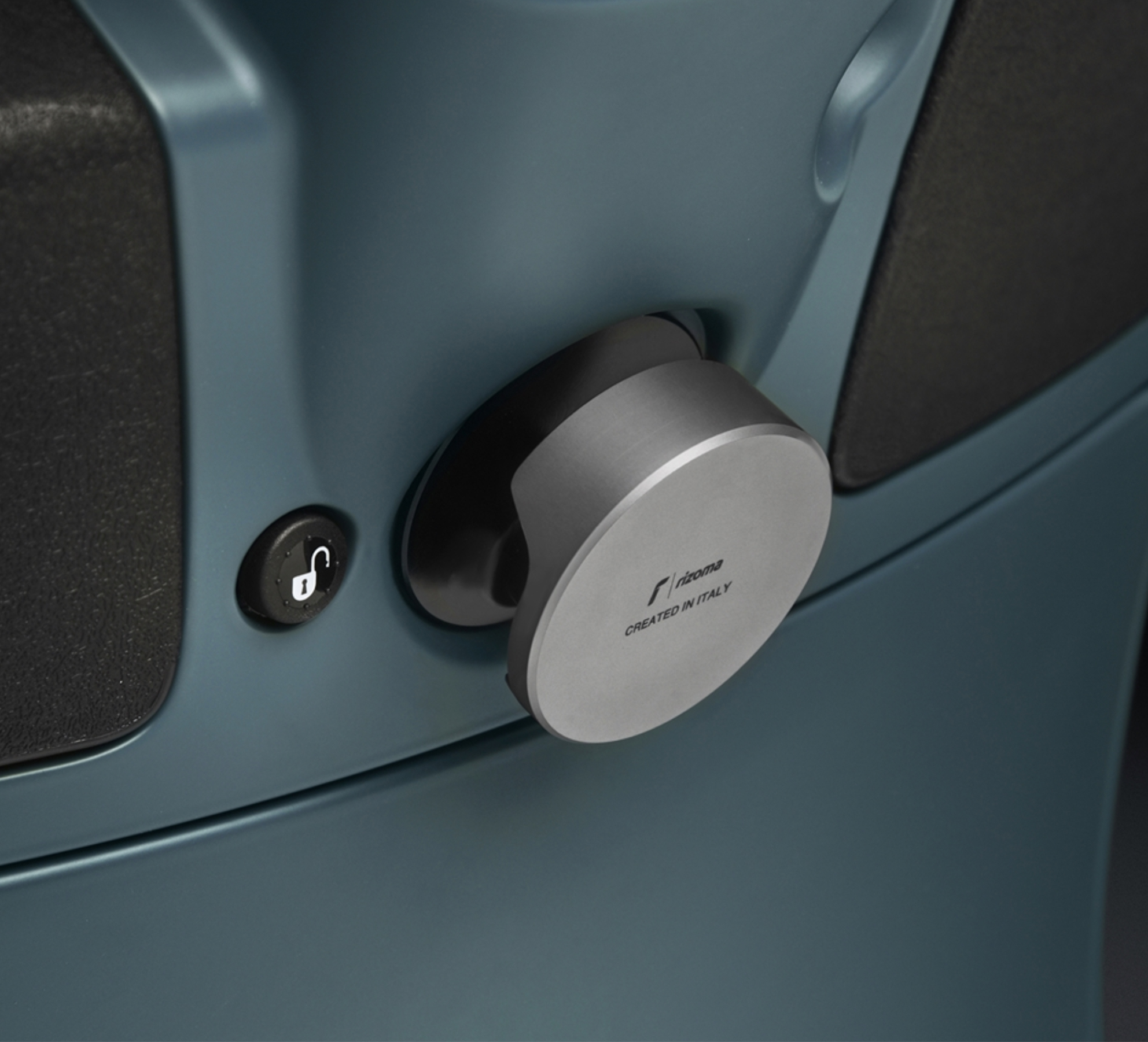 Crochet à bagages RIZOMA pour Vespa S/GTS/GTS Super/GTV/GT 60/GT/GT L 50-300ccm - noir