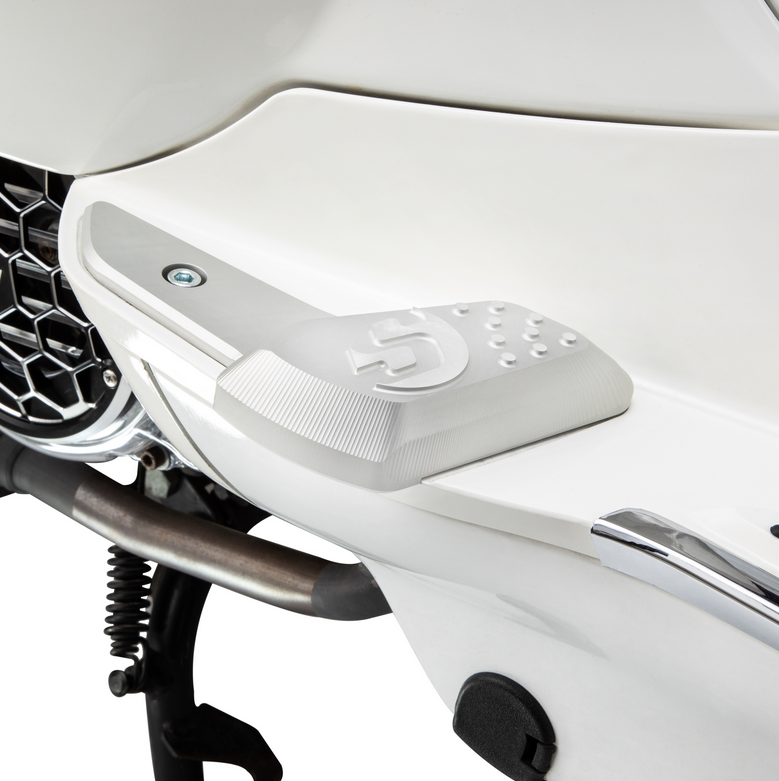 Repose-pieds droit et gauche pour Vespa Primavera /Sprint 50-150ccm 2T/4T AC, argent mat