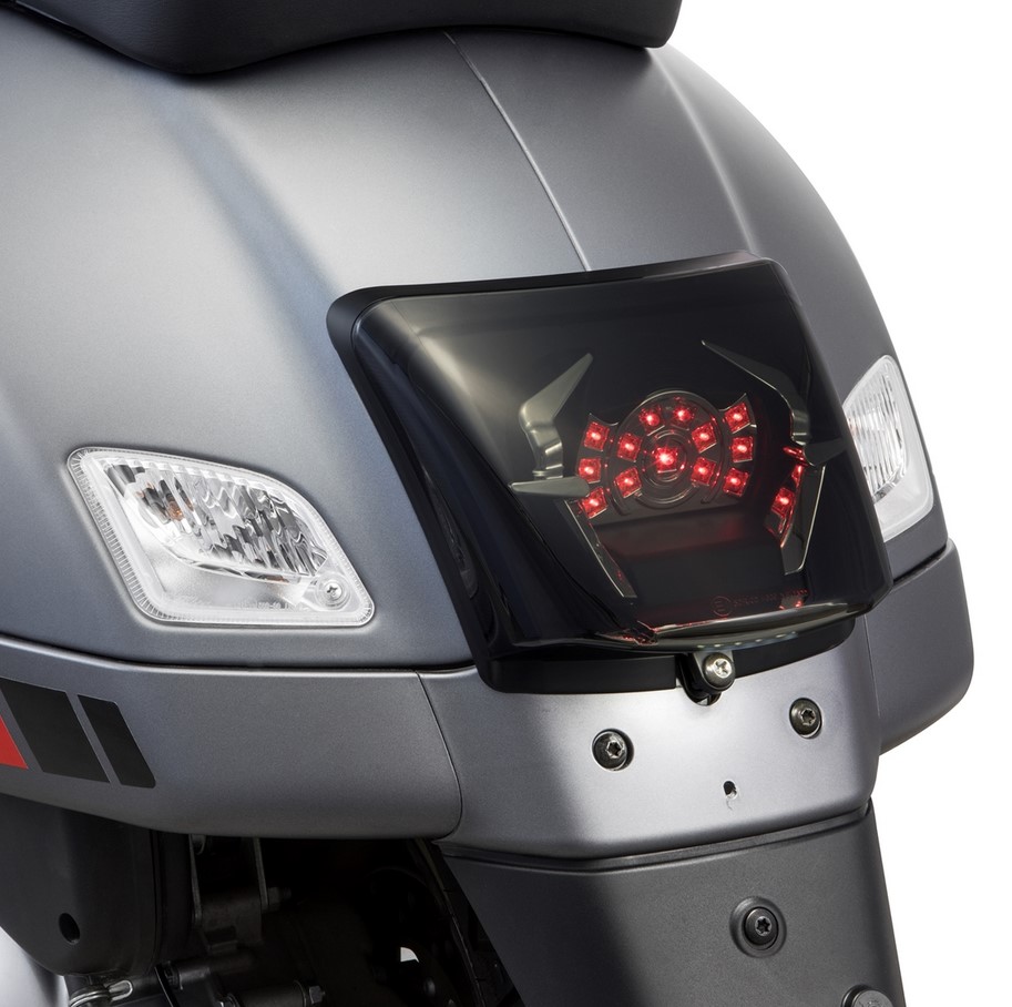 Cadre feu arrière Conversion pour Vespa GTS/GTS Super/GTV 125-300ccm ('14-'18), noir brillant