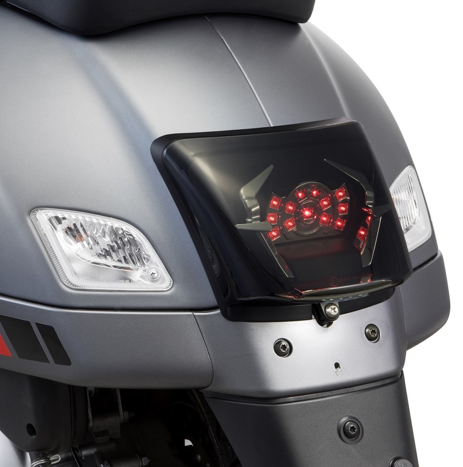 Kit de feux arrière pour Vespa GTS/GTS Super/GTV 125-300ccm ('14-'18), teinté