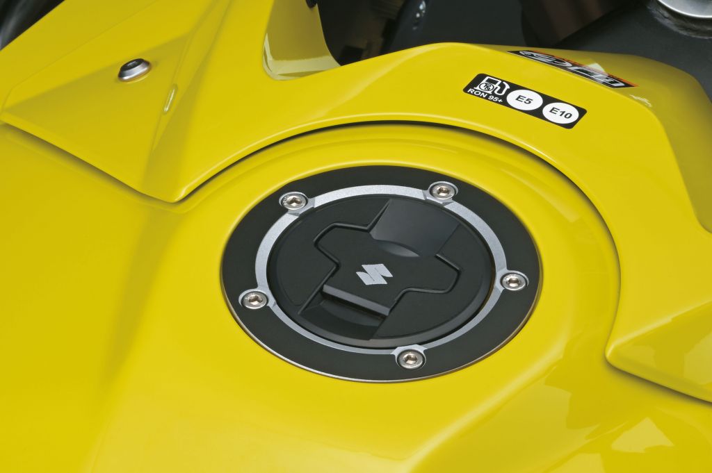 Protection de bouchon de réservoir (noir) Suzuki GSX-8S / VStom 800 2023- Accessoires d'origine