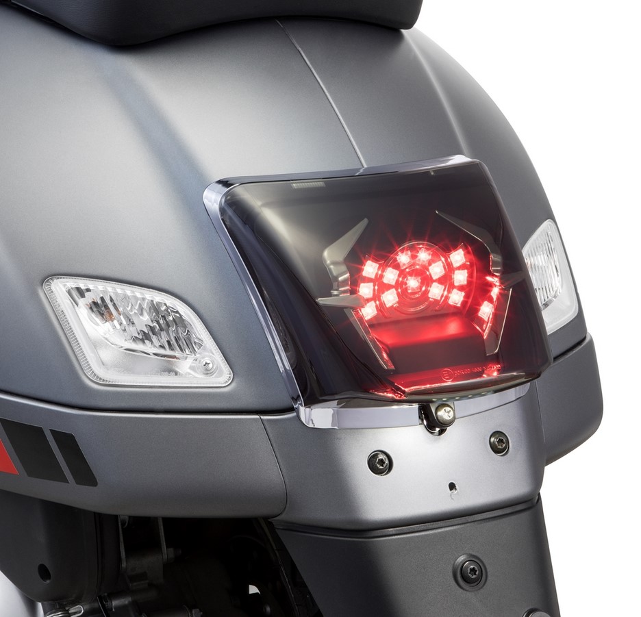 Cadre feu arrière Conversion pour Vespa GTS/GTS Super/GTV 125-300ccm ('14-'18), chrome