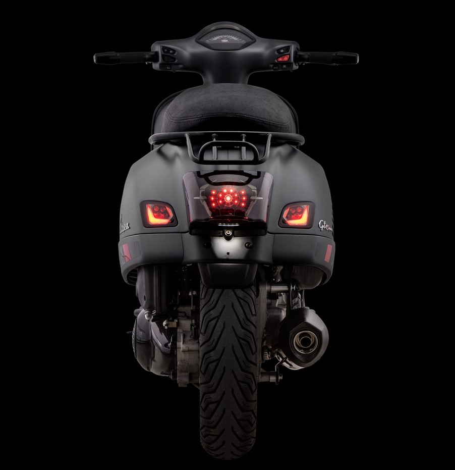 Porte-bagages / barre de maintien passager arrière 70s pour Vespa GTS/GTV/GT 125-300ccm 4T LC, noir mat