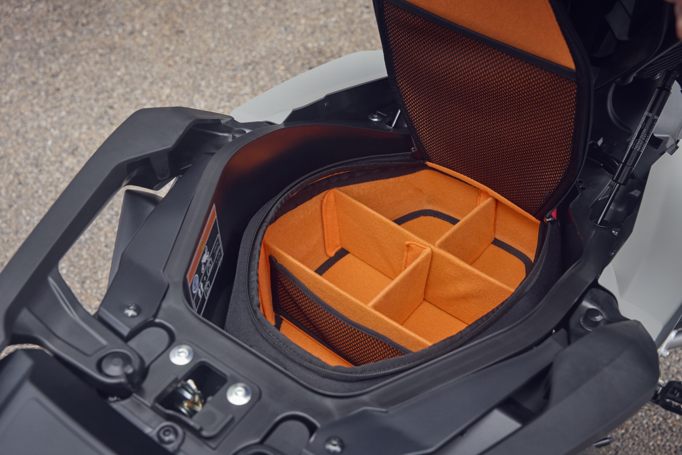 Organisateur de compartiment à casque pour Honda X-ADV (25-) Original