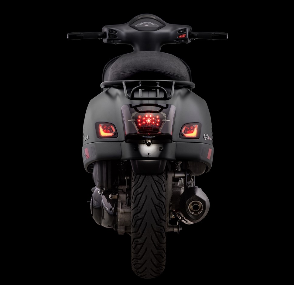 Kit de feux arrière pour Vespa GTS/GTS Super/GTV 125-300ccm ('14-'18), teinté