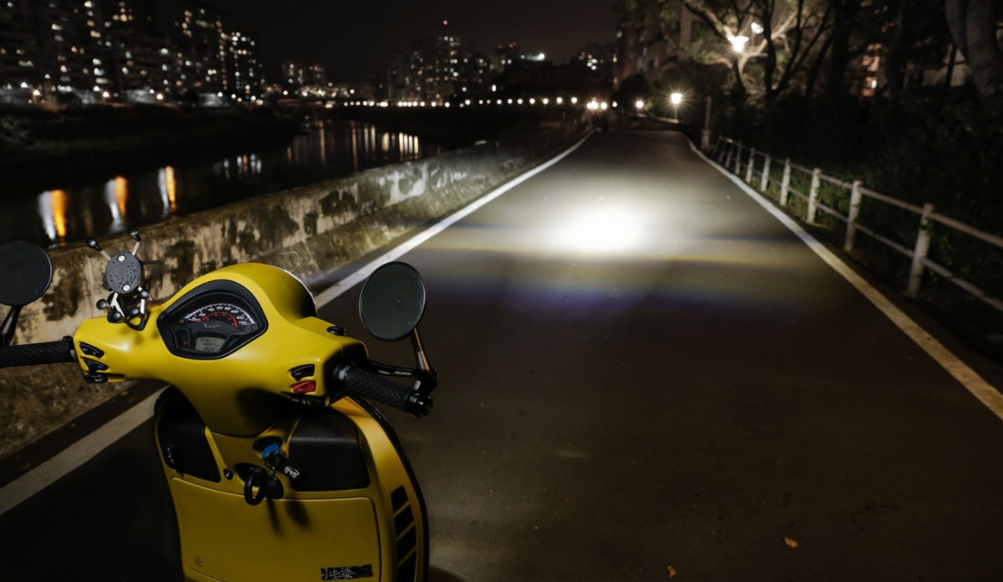 Phare "Black Edition" LED pour Vespa GTS/GTS Super/GT/GT L 125-300ccm ('03-'18)