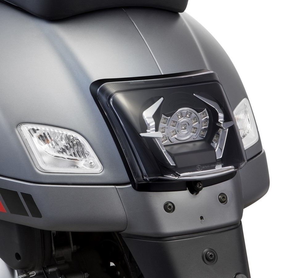 Cadre feu arrière Conversion pour Vespa GTS/GTS Super/GTV 125-300ccm ('14-'18), noir brillant