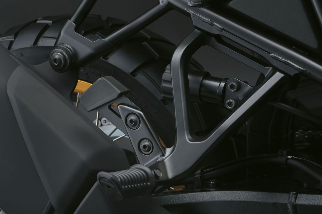 Adaptateur inférieur pour valises latérales en plastique pour Suzuki V-Strom 800DE 2023- Accessoires d'origine