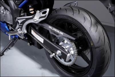 Pare-chaîne, aluminium pour Suzuki SFV650Gladius BJ. 2009-2016