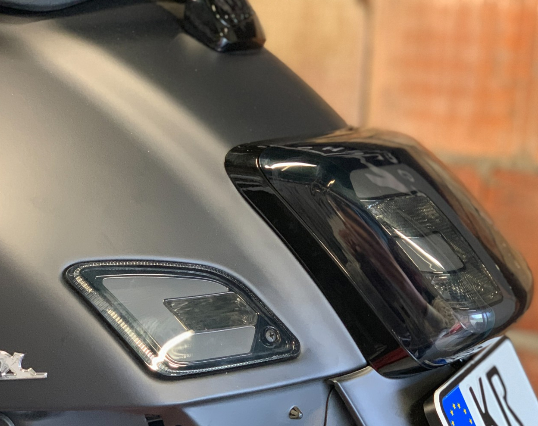 Jeu de clignotants arrière LED, teinté pour Vespa GT, GTL, GTV, GTS 125-300 (2014-2018)