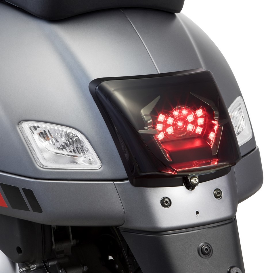 Kit de feux arrière pour Vespa GTS/GTS Super/GTV 125-300ccm ('14-'18), teinté