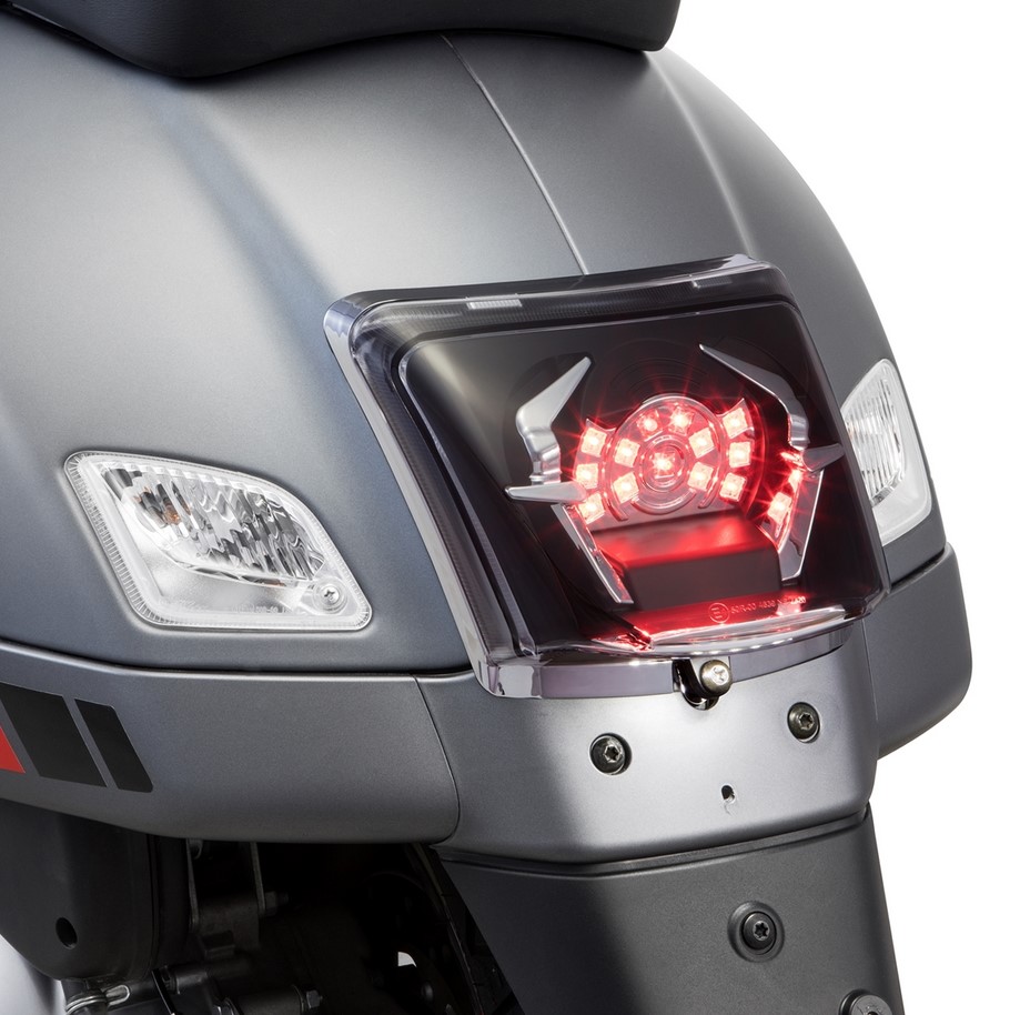 Cadre feu arrière Conversion pour Vespa GTS/GTS Super/GTV 125-300ccm ('14-'18), chrome