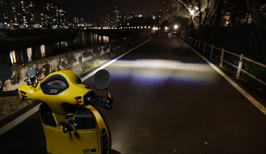 Phare "Black Edition" LED pour Vespa GTS/GTS Super/GT/GT L 125-300ccm ('03-'18)