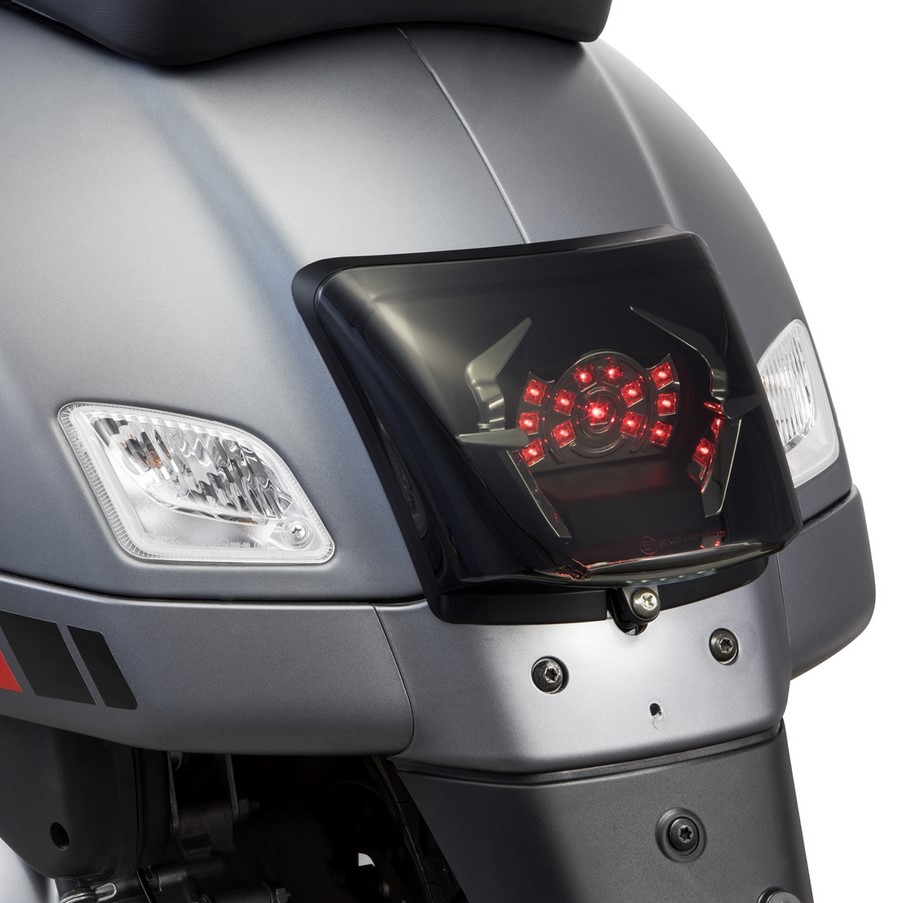 Conversion de feu arrière de cadre pour Vespa GTS/​GTS Super/​GTV 125-300ccm ('14-'18), noir mat