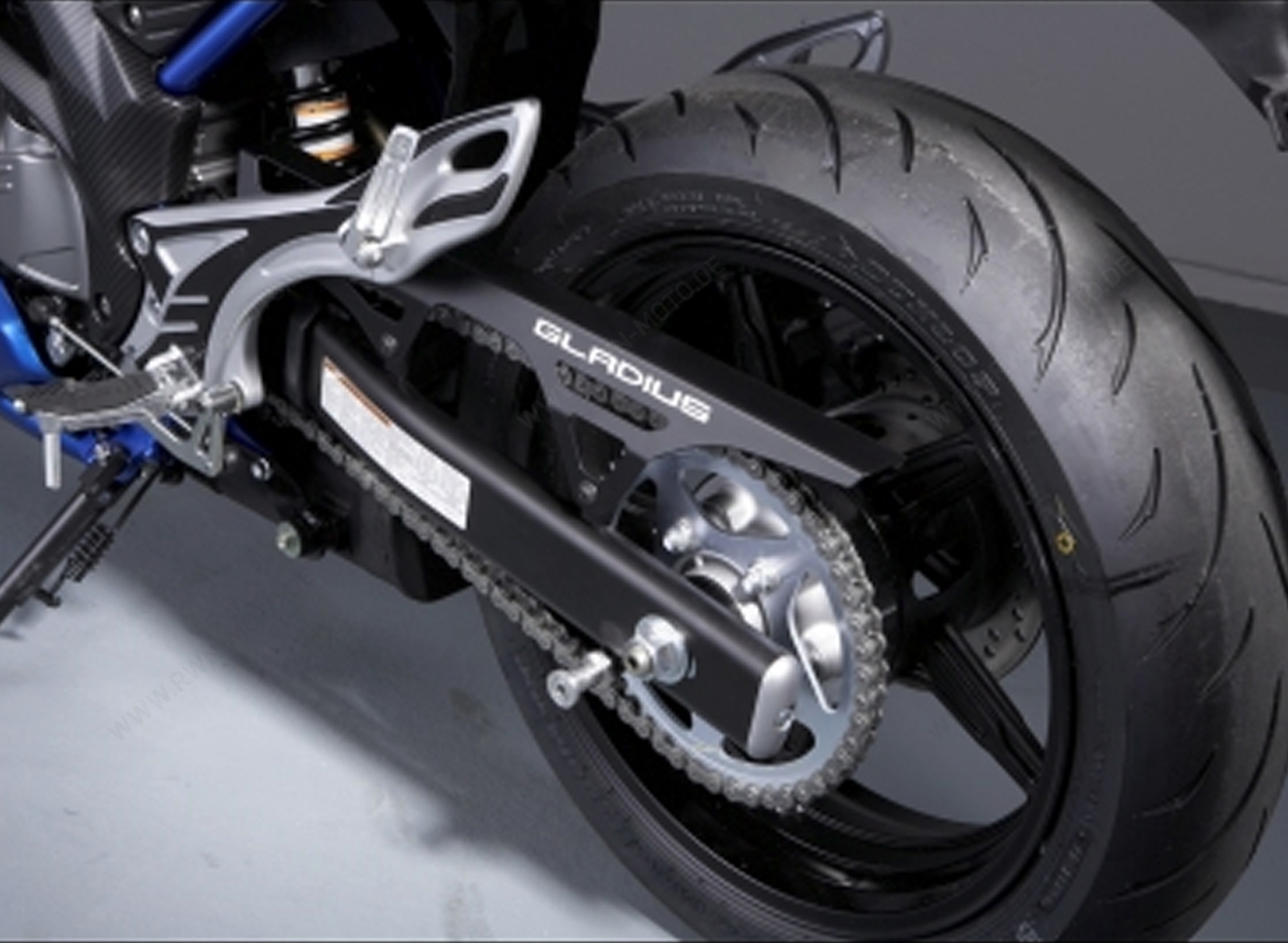 Pare-chaîne, aluminium pour Suzuki SFV650Gladius BJ. 2009-2016