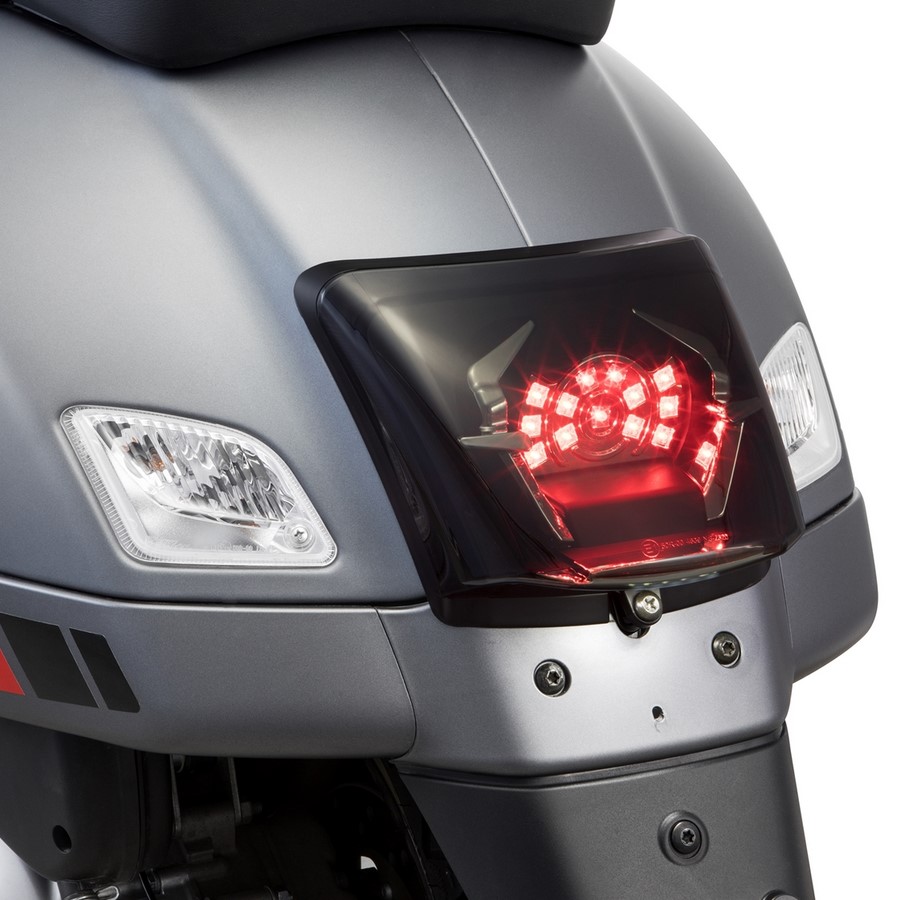 Cadre feu arrière Conversion pour Vespa GTS/GTS Super/GTV 125-300ccm ('14-'18), noir brillant