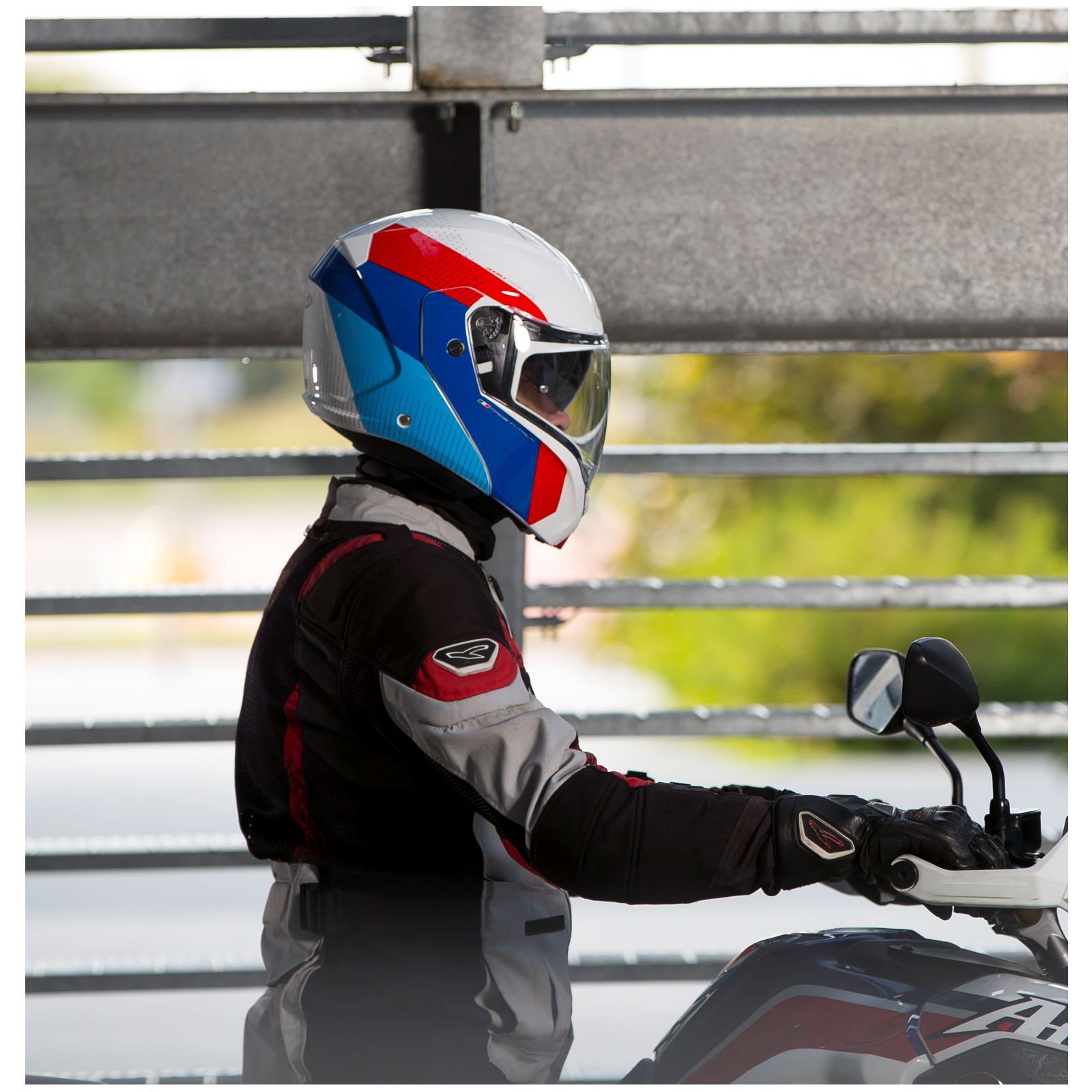 Caberg casque Horus Scout, blanc métallisé/rouge-bleu