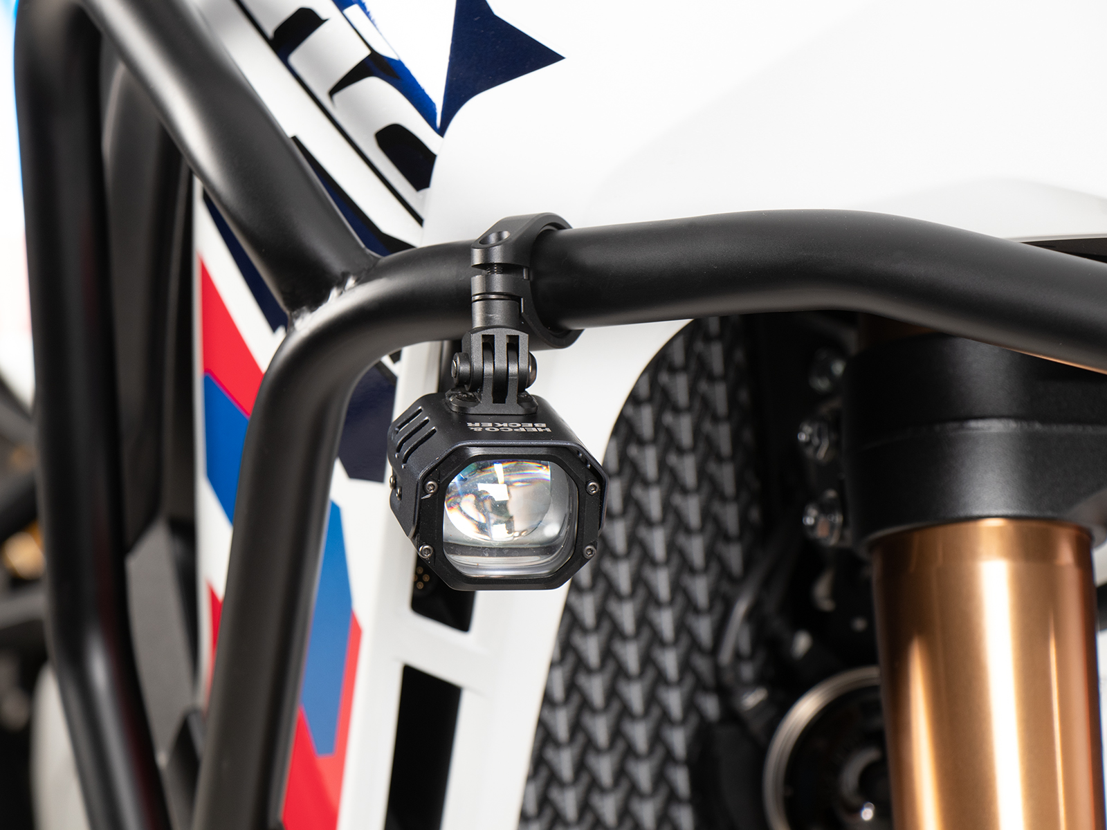 Phares supplémentaires à LED Nova avec fixation universelle pour tube Ø18-25mm Hepco & Becker