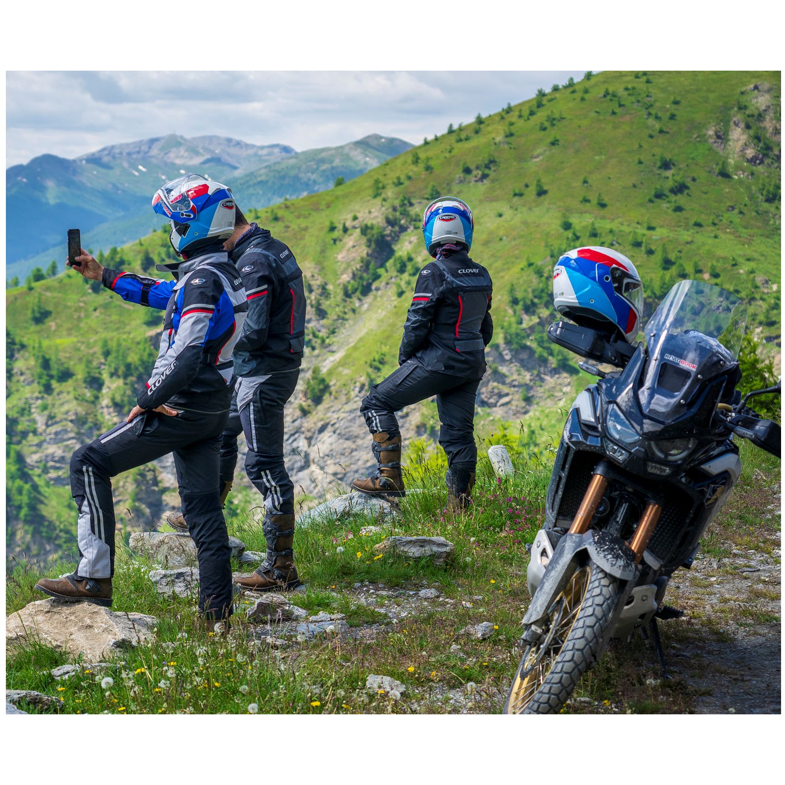 Caberg casque Horus Scout, blanc métallisé/rouge-bleu