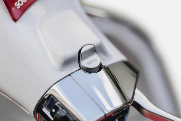 Cache trou de rétroviseur gauche & droite SOCA pour Vespa Primavera/Sprint/Elettrica 50-150ccm, argenté