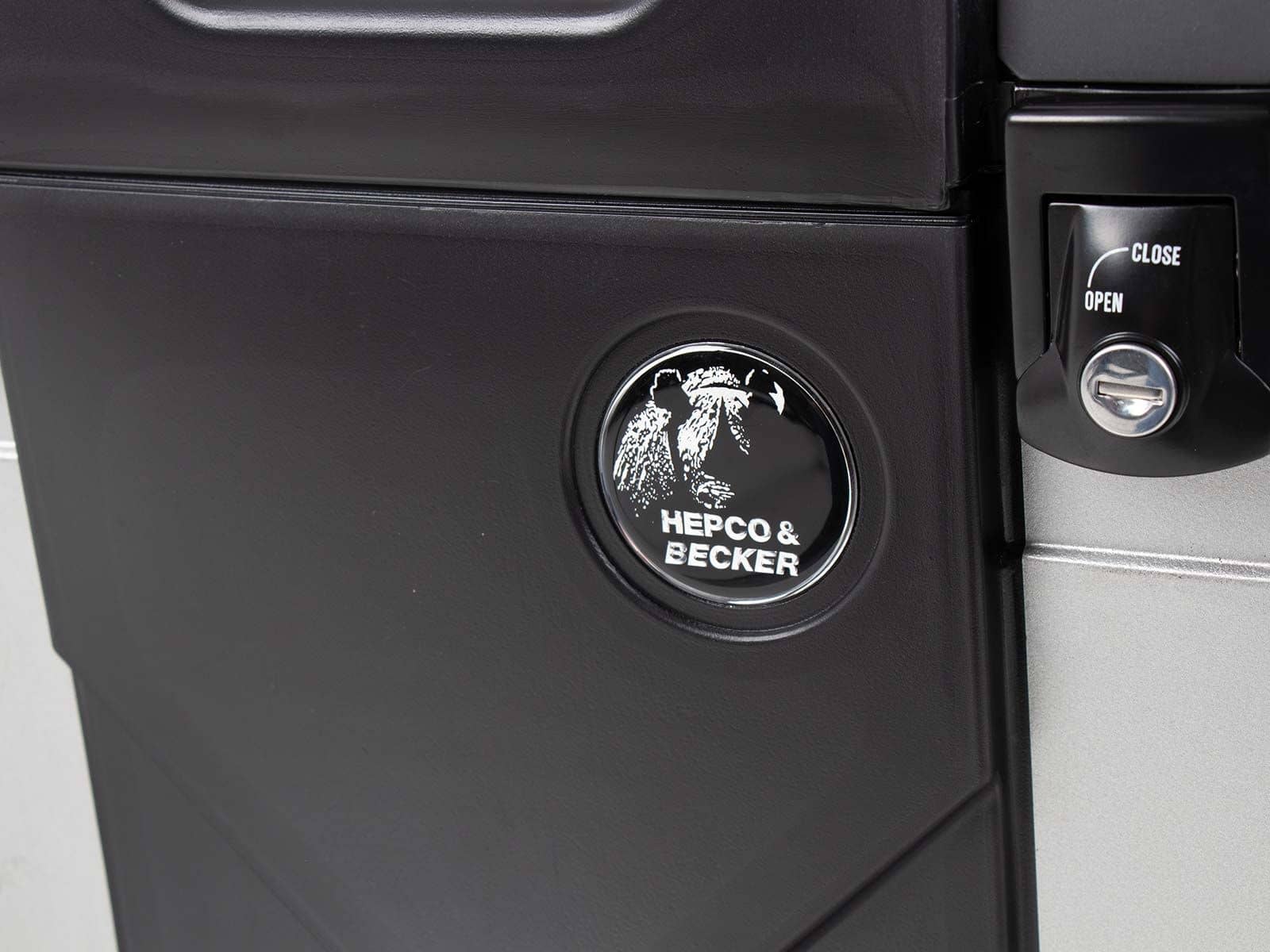 Kit de valises latérales Gobi Black Edition avec crochets à bagages d'origine Hepco & Becker