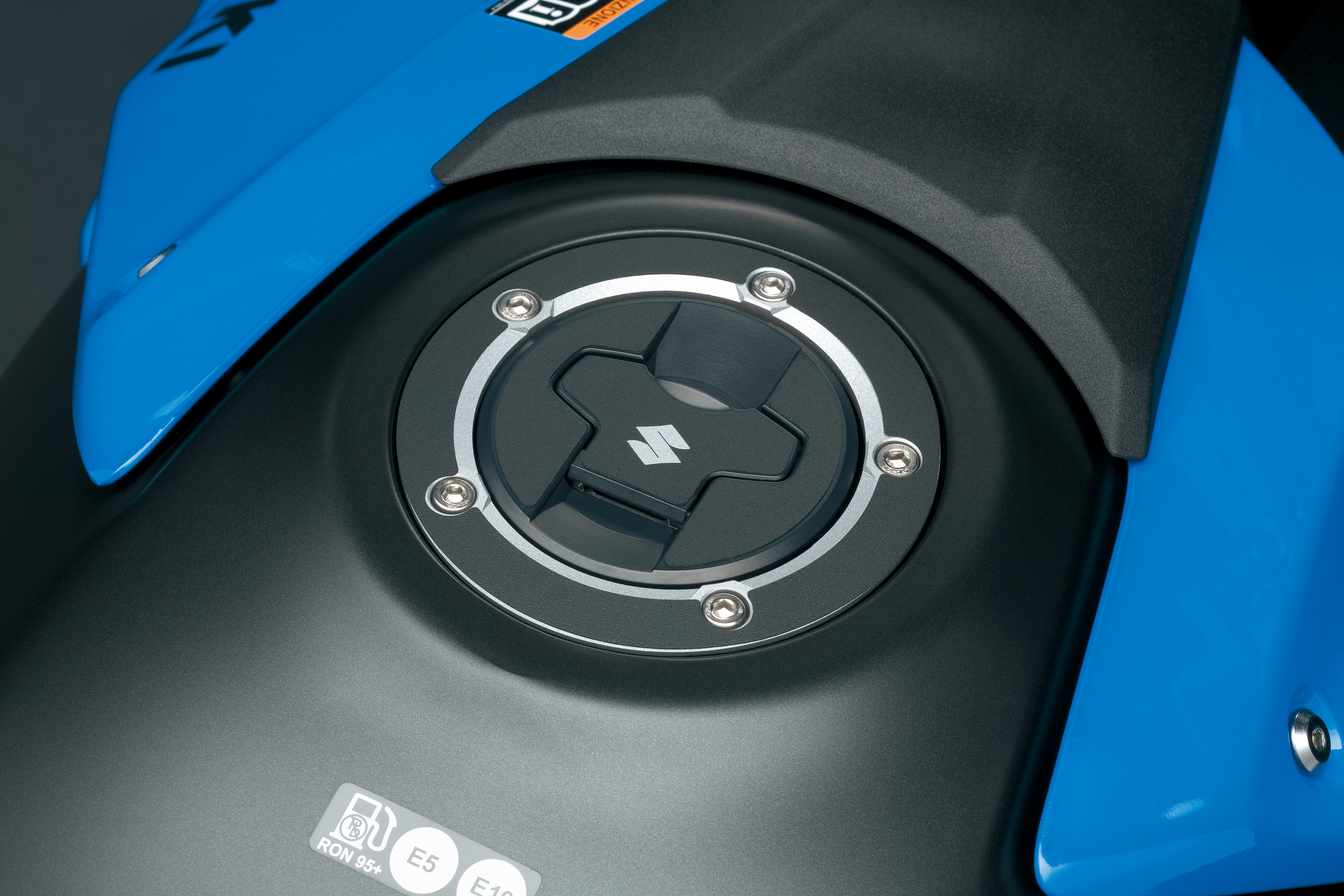 Protection de bouchon de réservoir (noir) Suzuki GSX-8S / VStom 800 2023- Accessoires d'origine