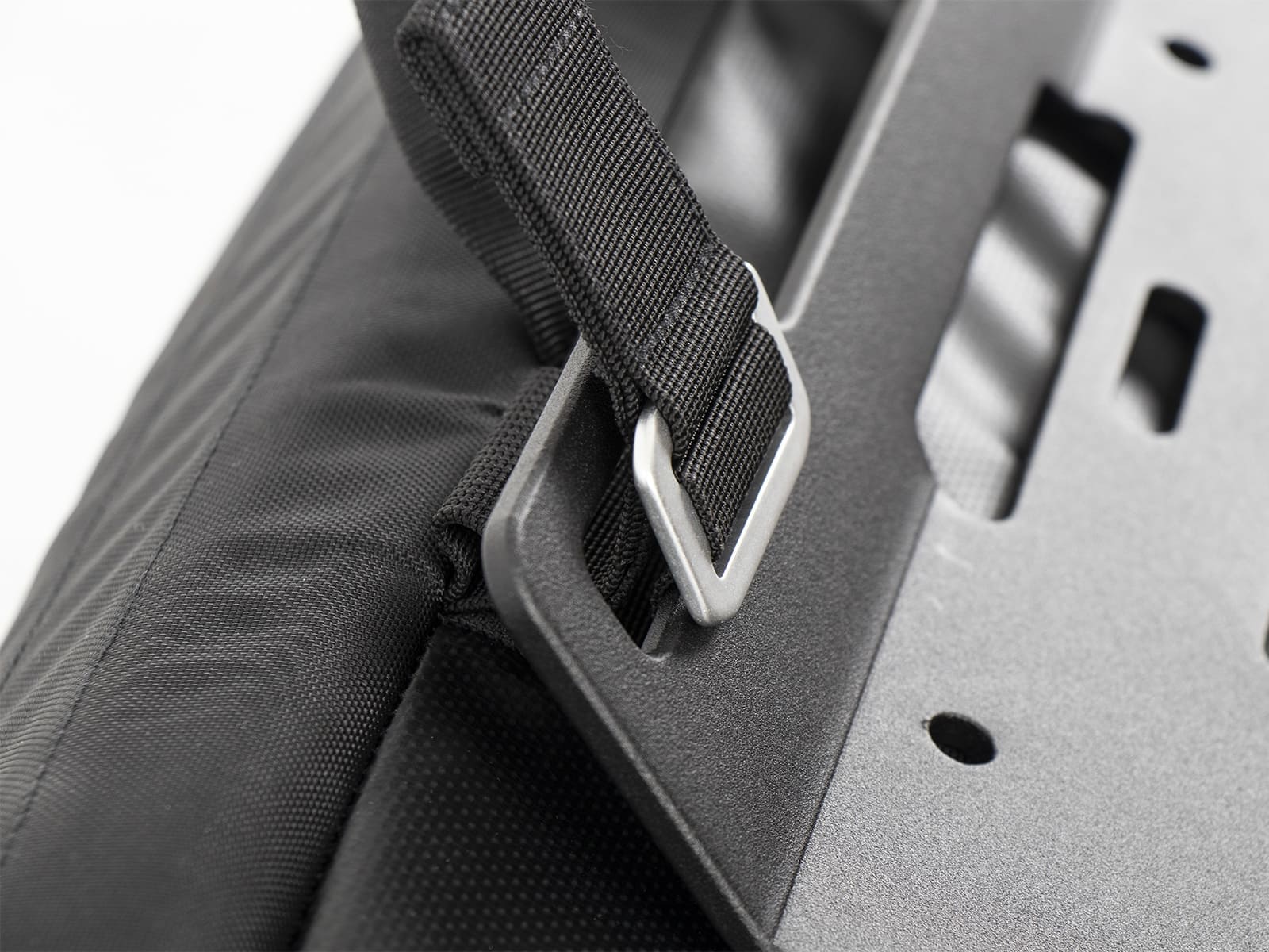 Kit de sacoches latérales Xtravel Basic y compris 2x plaque d'adaptation universelle pour les supports de sacoches latérales tubulaires