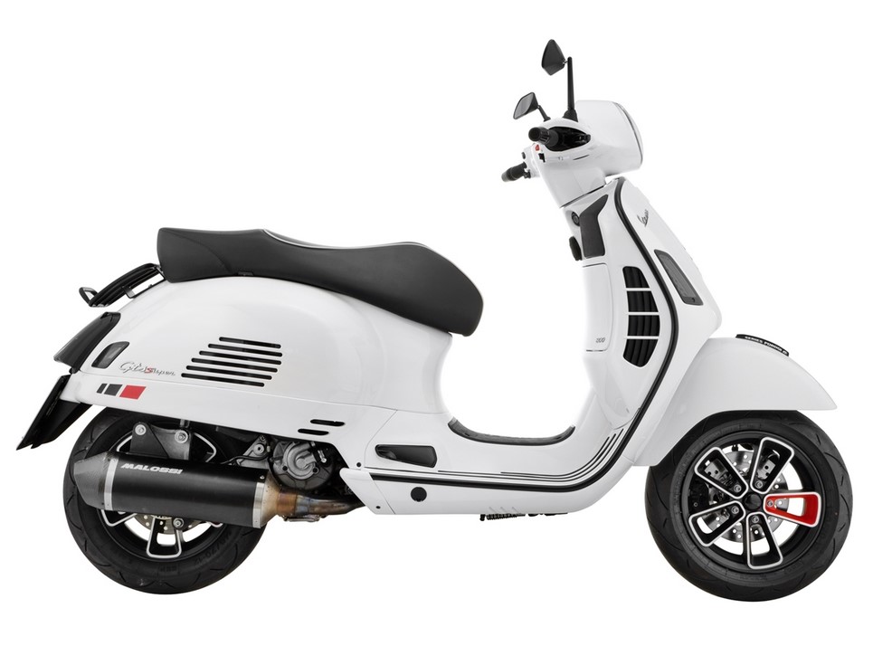 Cadre feu arrière Conversion pour Vespa GTS/GTS Super/GTV 125-300ccm ('14-'18), noir brillant