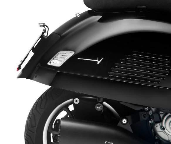 Support de plaque d'immatriculation feu arrière RIZOMA pour Vespa GTS/GTS Super/GTV 125-300ccm (`23-), noir