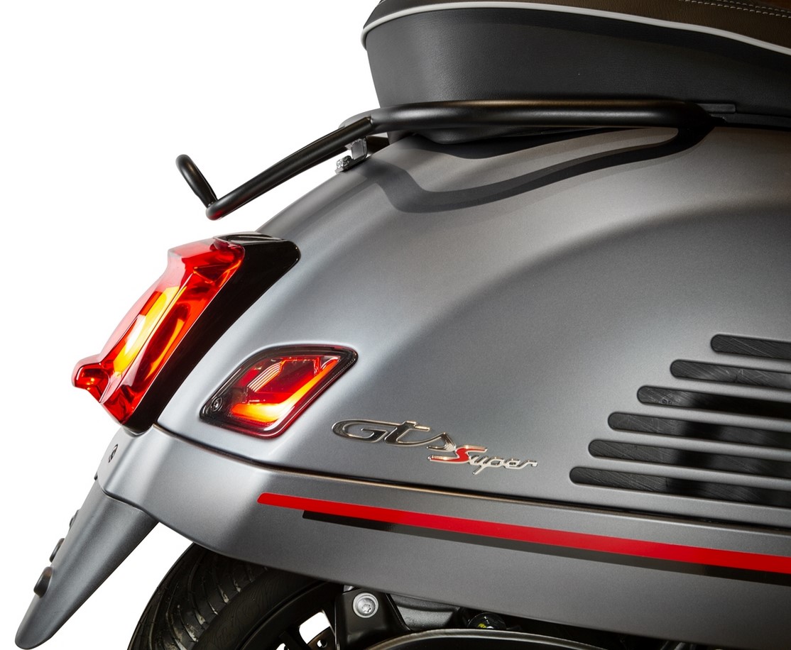 Cadre feu arrière pour Vespa GTS/GTS Super HPE 125/300 ('19-), noir brillant