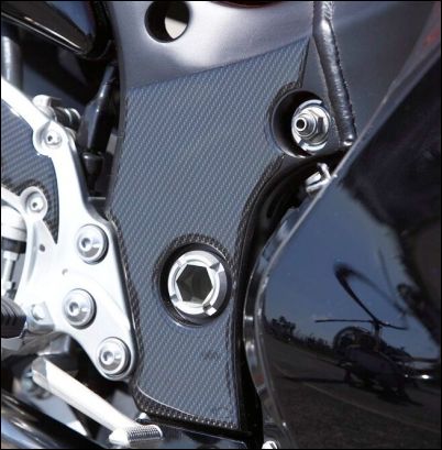 Protection de cadre, aspect carbone pour Suzuki GSX1300R Hayabusa BJ. 2008-2012/ GSX1300R BJ. 2013-2017