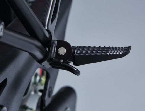 Repose-pieds passager pour Suzuki SV650 BJ. 2016-2017