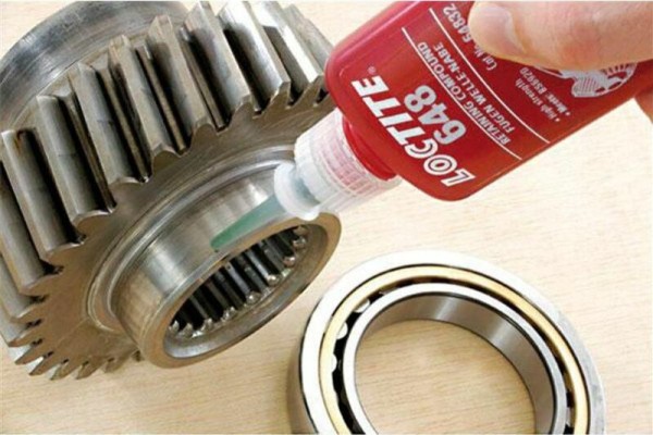 Colle pour coussinets Loctite 648 - flacon de 5 ml